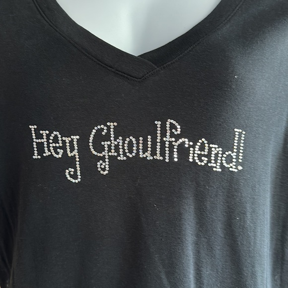 “Hey Ghoulfriend” Halloween Tee - Picture 2 of 7